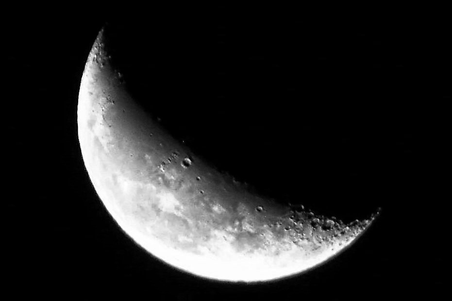 derekwalker31's tweet photo. The dark side of the moon in the skies over Deal last night @Deal_Town @VisitDover #moon2017 #moon #photography #kent #PicturePerfect https://t.co/MebjQeQiuP