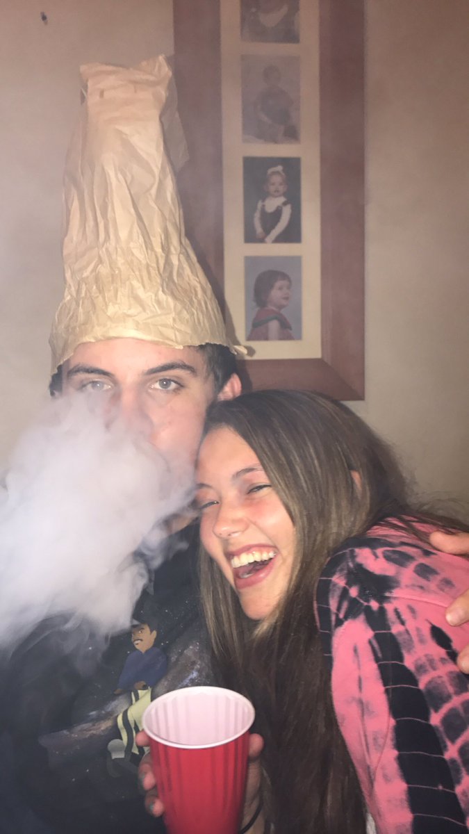 CoolCatMac's tweet photo. Happy birthday best friend savannah. I love you forever https://t.co/FPpXxiJbbU