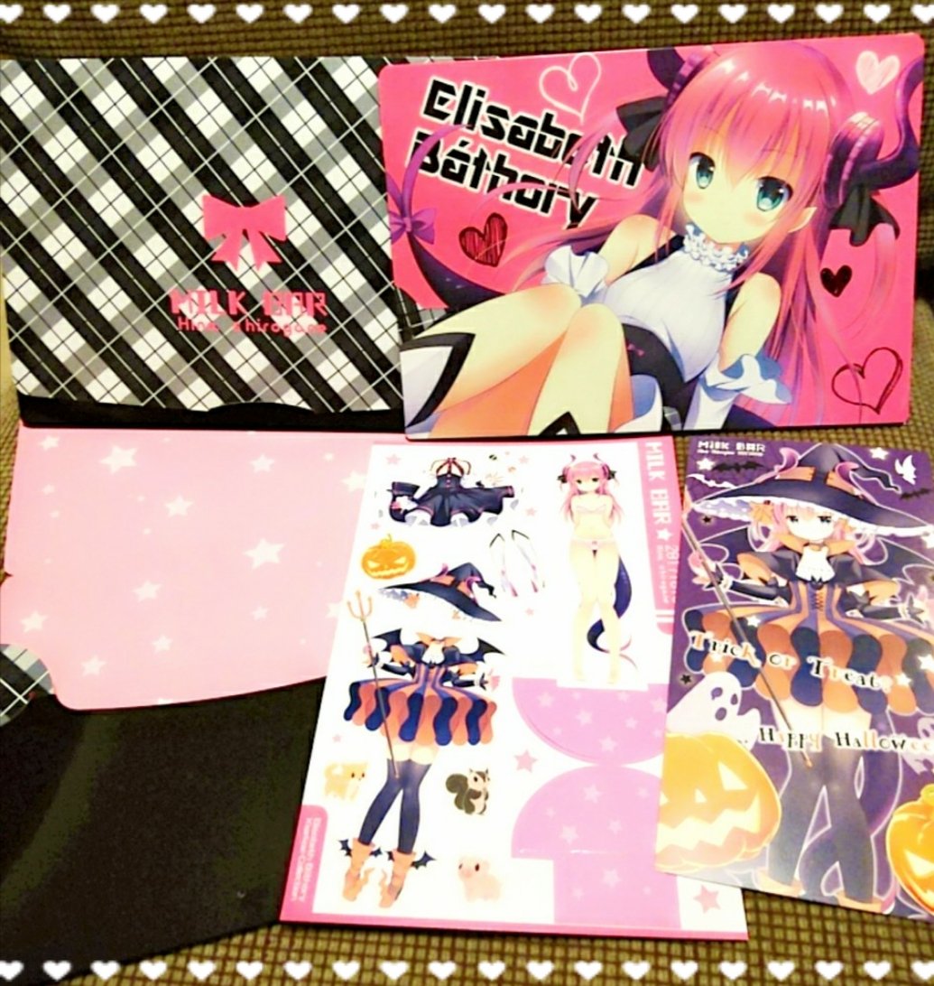 印刷所さんから、明日のセット届いたのでパシャり✩エリちゃんの方は特色使ってて、蛍光ピンクが可愛く仕上がってます^^*わーい! 
