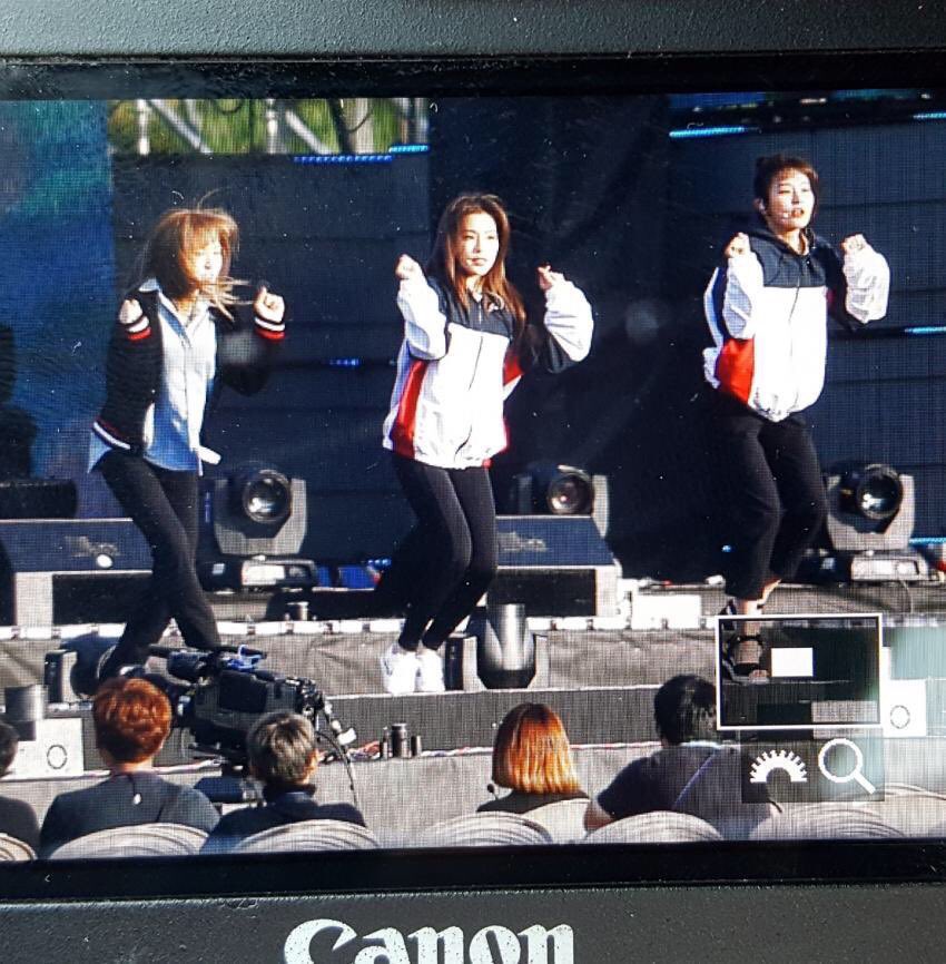wenderland__'s tweet photo. ทรงผม Red Velvet ตอนนี้
เวนดี้ผมน้ำตาลทอง
เยริผมสั้นประบ่า
ซึลกิหน้าม้า

เริ่มเปลี่ยนทรงผมกันแล้ว https://t.co/JU3m8hgIc0