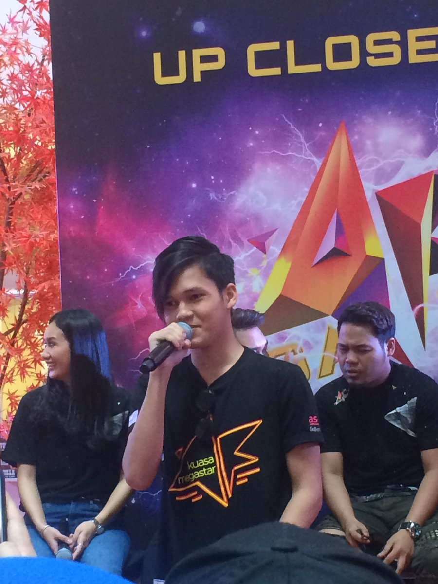 marc_deanz's tweet photo. Meletup diorang nyanyi live! 😍😍😍 #AFMegastars https://t.co/AeFrBVGWh2