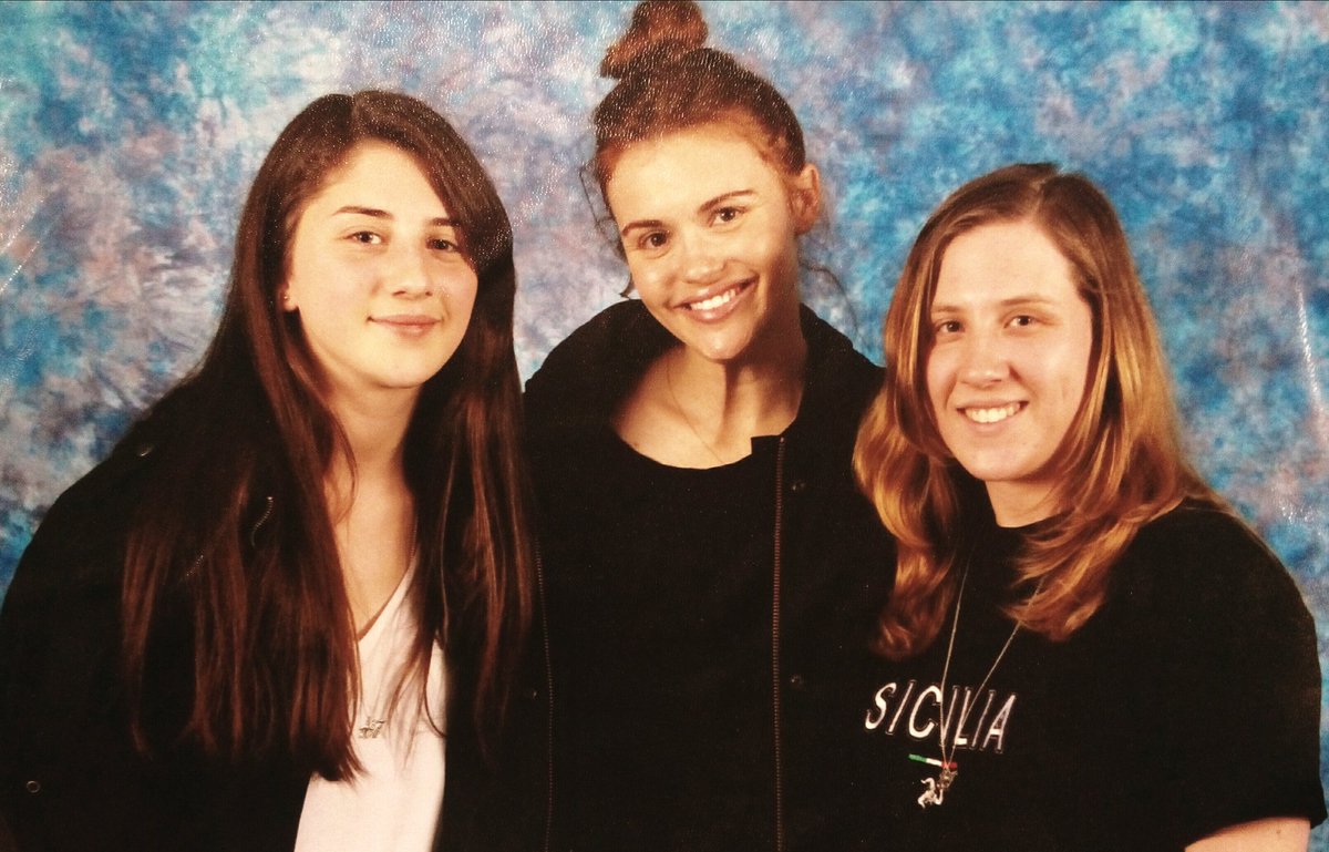bittertrashpand's tweet photo. teen wolf convention!! #cotn4 https://t.co/15mGmda7an
