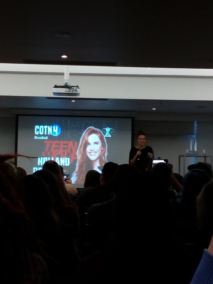 bittertrashpand's tweet photo. teen wolf convention!! #cotn4 https://t.co/15mGmda7an