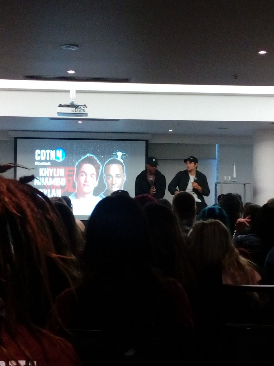 bittertrashpand's tweet photo. teen wolf convention!! #cotn4 https://t.co/15mGmda7an