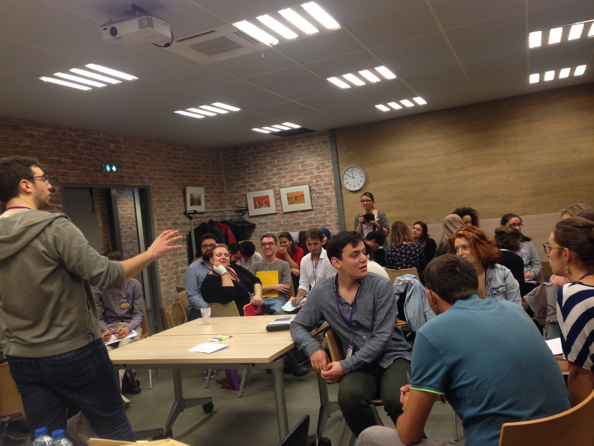 RadiaBak's tweet photo. Formation des responsables de groupe de @AssoCoexister ! La clé de voûte, Les connecteurs de l'association ! #merci #gratitude #AGCoexister https://t.co/9DZRBJQ7it