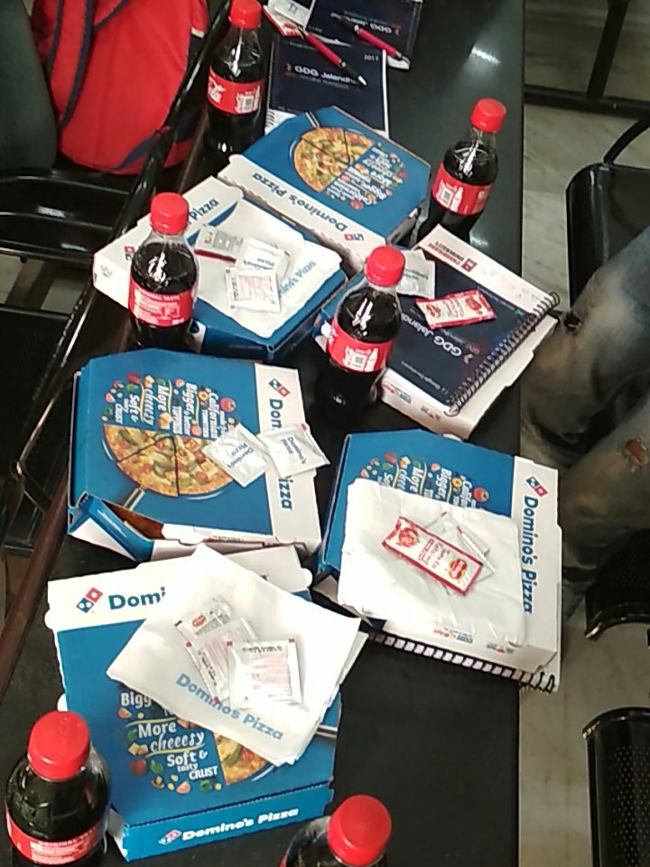 iharneetsingh's tweet photo. Pizza tym
#gdgjalandhar #chandigarhuniversity #gdg #google #roadshow #googleroadshow https://t.co/DUpWfjILZh