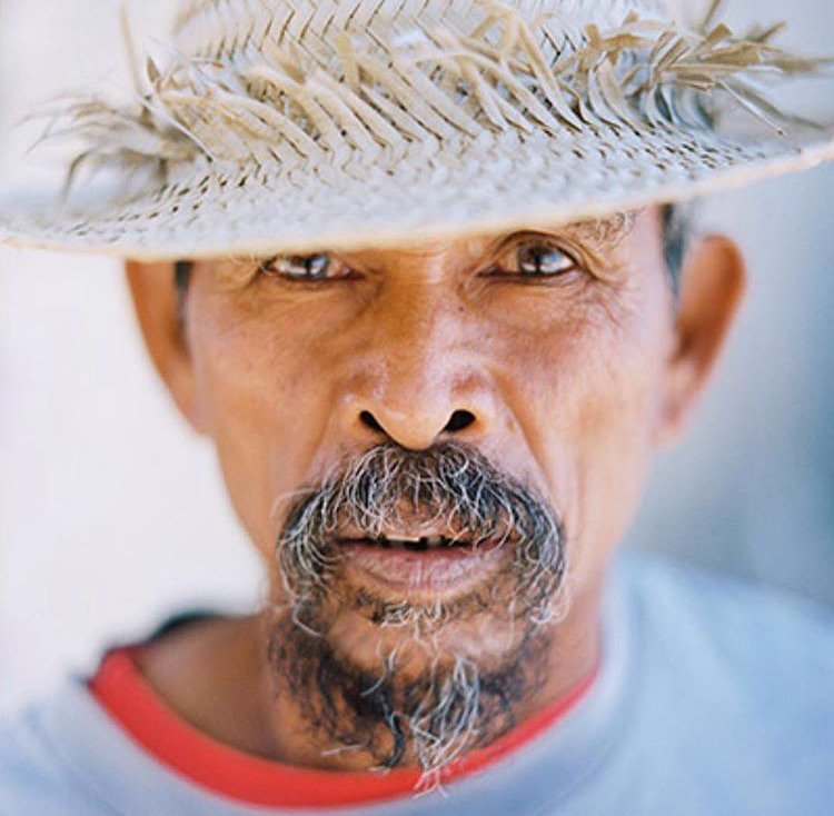 wanderlustppl's tweet photo. This guy. #Lombok #Indonesia captured by Arlene Bax https://t.co/oyzr94AGbv