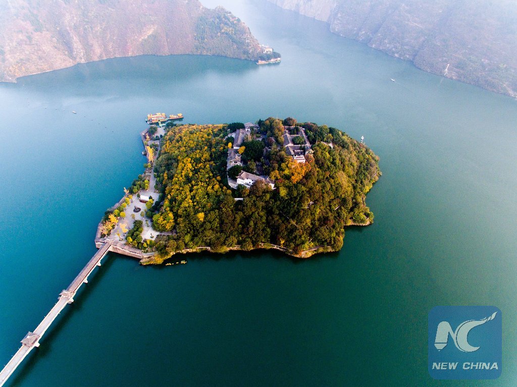 XHNews's tweet photo. Archaeologists excavate 800-year-old city walls and gates at site in SW China's Chongqing https://t.co/hOex69t1x8 https://t.co/749vqJufjv