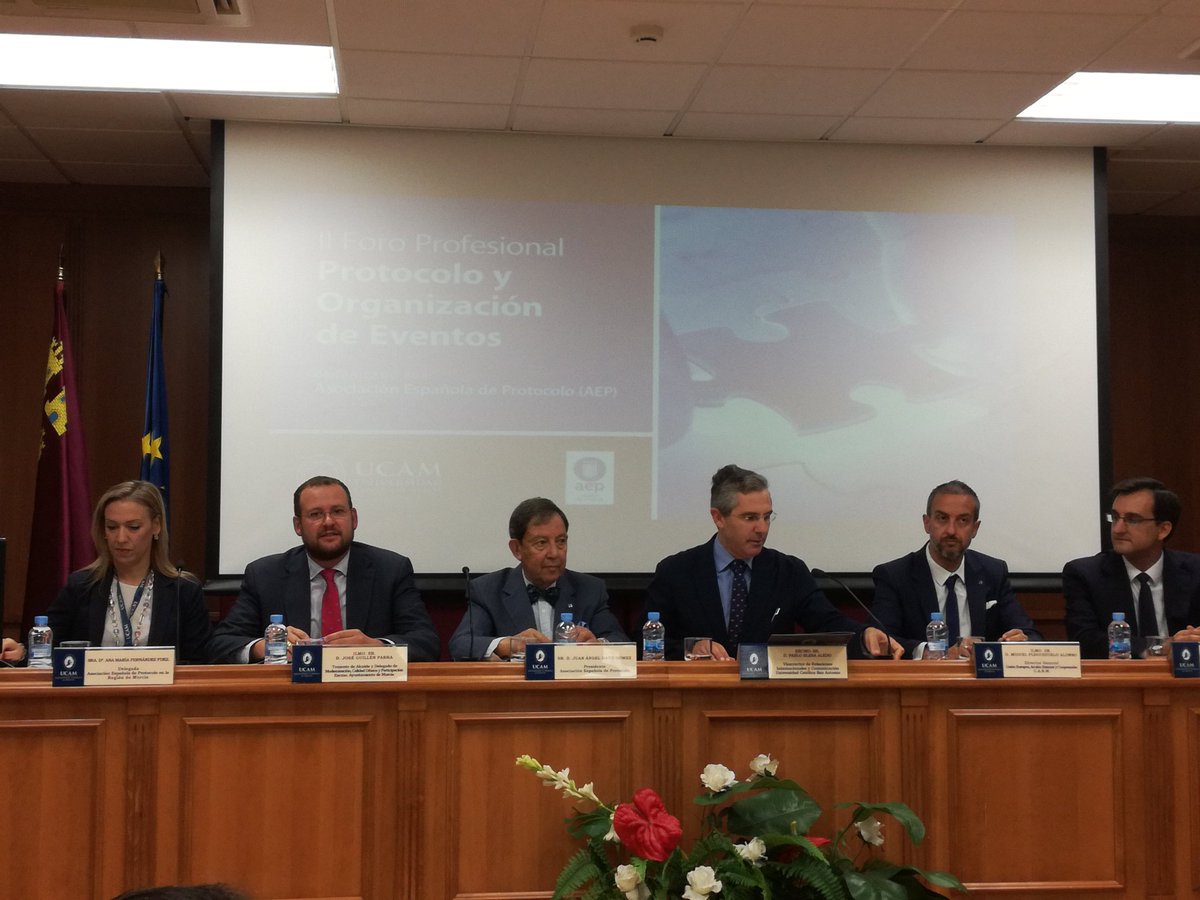 aeprotocolo's tweet photo. Empieza en @UCAM el #ForoProtocolo via @aeprotocolo https://t.co/o5KCLbtMEw