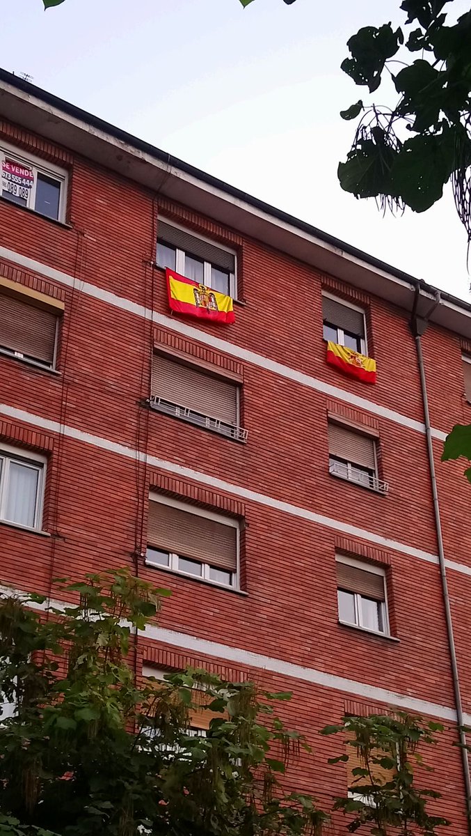MocedaComunista's tweet photo. [Fascistas N'Uviéu]
Tiempu d'identificación📣📣
C/Comandante Bruzo 5° (Zona Milán) 
 @UJCE https://t.co/34SgUzfLlU