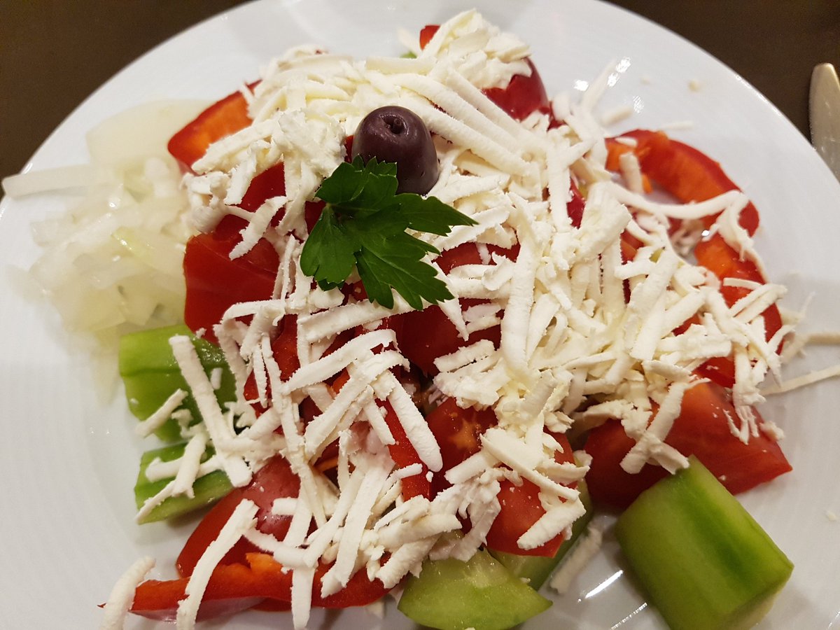 viajar_vivir's tweet photo. DespuΓ©s del #Instawalk x #Bansko, vinimos a cenar al #GrandRoyalHotel. MaΓ±ana nos espera un largo dΓa en @CoworkingBansko #bloggersontop https://t.co/IgnD6Uffvh
