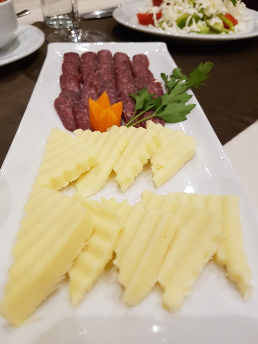 viajar_vivir's tweet photo. DespuΓ©s del #Instawalk x #Bansko, vinimos a cenar al #GrandRoyalHotel. MaΓ±ana nos espera un largo dΓa en @CoworkingBansko #bloggersontop https://t.co/IgnD6Uffvh