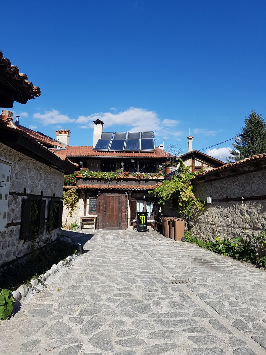 viajar_vivir's tweet photo. Empezamos el #InstaWalk en #Bansko, #Bulgaria!
Algunas fotos del pueblo πππ @CoworkingBansko #bloggersontop https://t.co/kRoVv27zJV