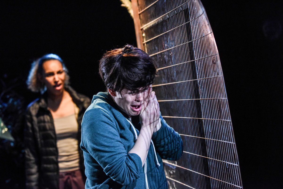 IthankyouTheatre: Off the rails… All the Little Lights, electrifying performances <a href="/arcolatheatre/">Arcola Theatre</a> ithankyoutheatre.blogspot.com/2017/10/off-ra… #AlltheLittleLights <a href="/FifthWord/">Fifth Word</a> @JanieU  ⭐️⭐️⭐️⭐️⭐️