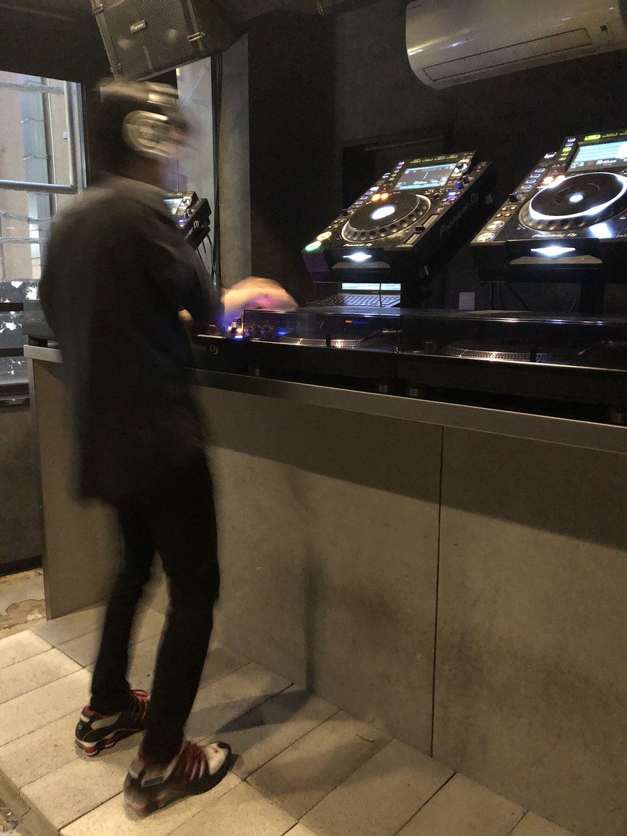 dj_enbun8wari's tweet photo. カレー寸胴毎リュックか、カレー鍋斜めがけできて欲しかったうけにゃんです。
#5invitations https://t.co/hPAg18eIOY