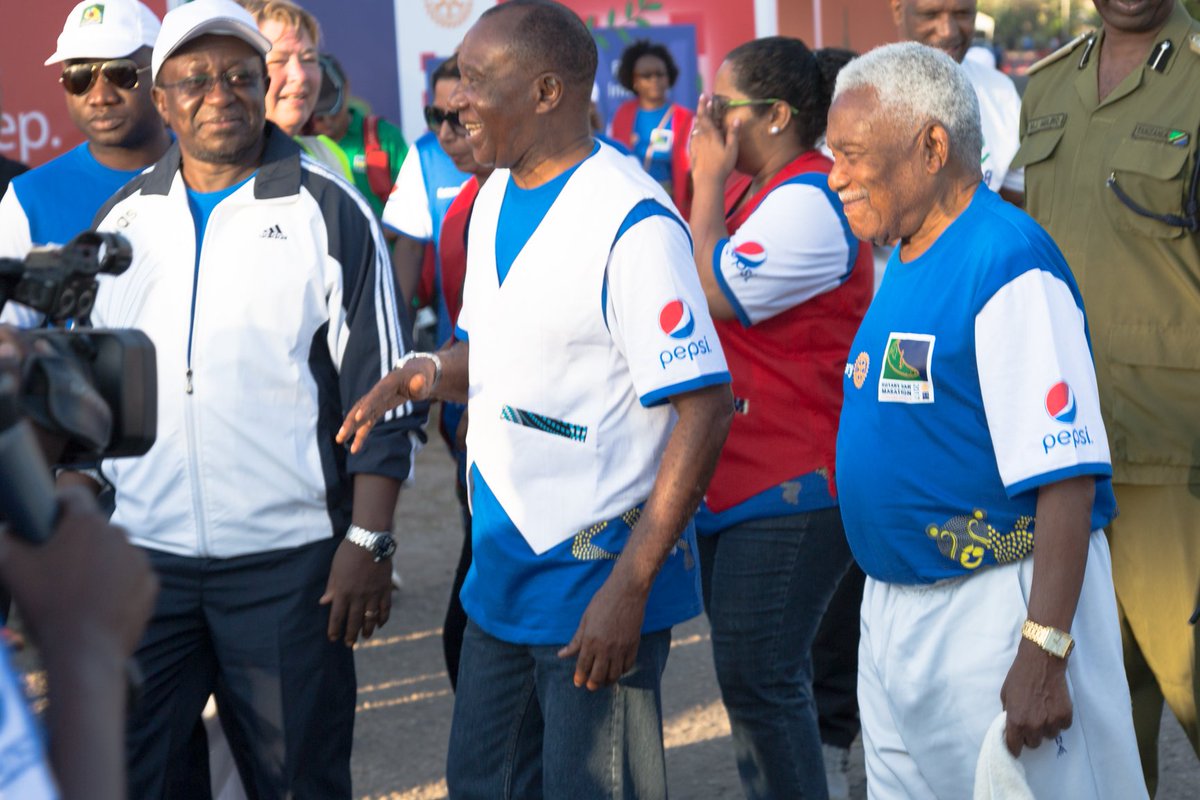 VodacomTanzania's tweet photo. Baadhi ya matukio yaliyotokea katika Rotary Dar Marathon iliyofanyika leo ambayo Vodacom Tanzania tumeshiriki. #RDM2017 https://t.co/jB8ANUWzYJ