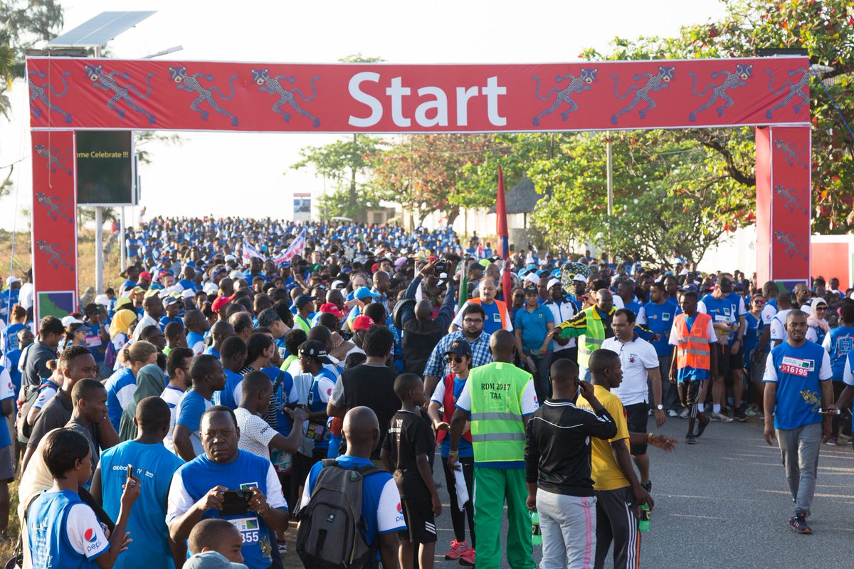 VodacomTanzania's tweet photo. Baadhi ya matukio yaliyotokea katika Rotary Dar Marathon iliyofanyika leo ambayo Vodacom Tanzania tumeshiriki. #RDM2017 https://t.co/jB8ANUWzYJ