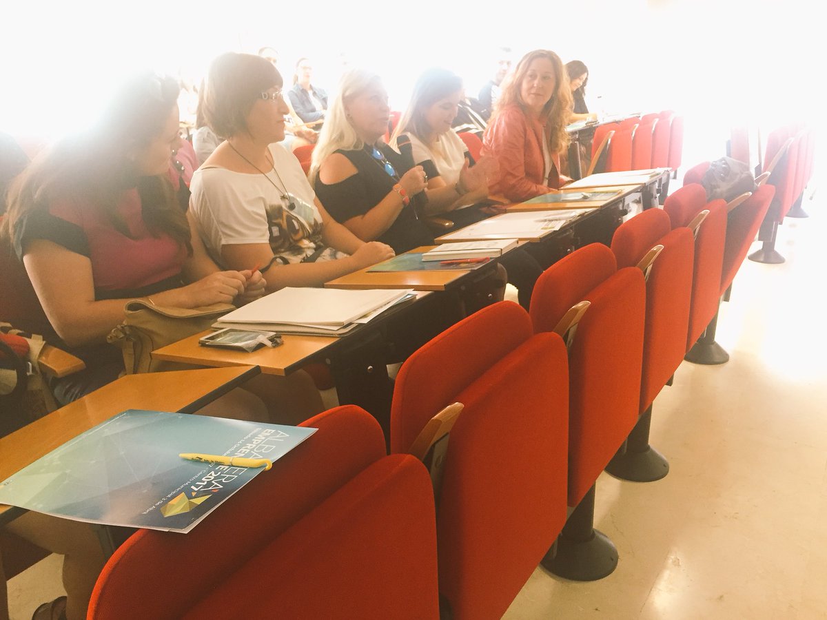 AlbateraEmprenD's tweet photo. Tras una breve presentación de los asistentes @isidroperez nos pondrá las pilas con las herramientas online para nuestro negocio. https://t.co/e1qiNWgupF