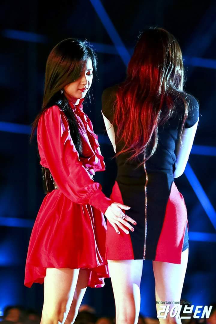 Min58332542's tweet photo. ตั้งใจไม่ตั้งใจดูเอาเองละกัน😏🤔
#BLACKPINK #CHAENGSOO https://t.co/aaZNueb4P0