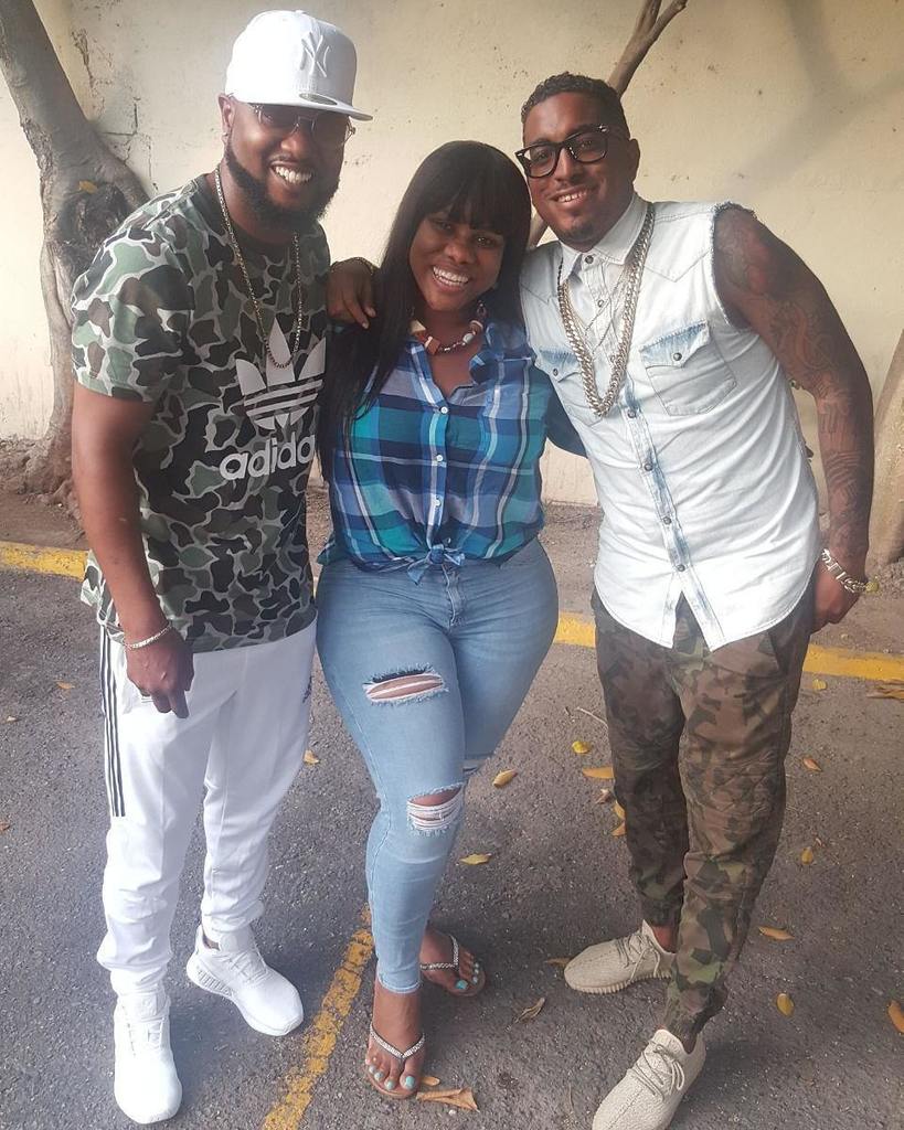 fluffymisskitty's tweet photo. Got a surprise visit in studio today! Head over to my Facebook page to see how it unfolded! #MissKittyLive #FullAh… https://t.co/sHwcXRVGZi https://t.co/oD3ksuRKQp