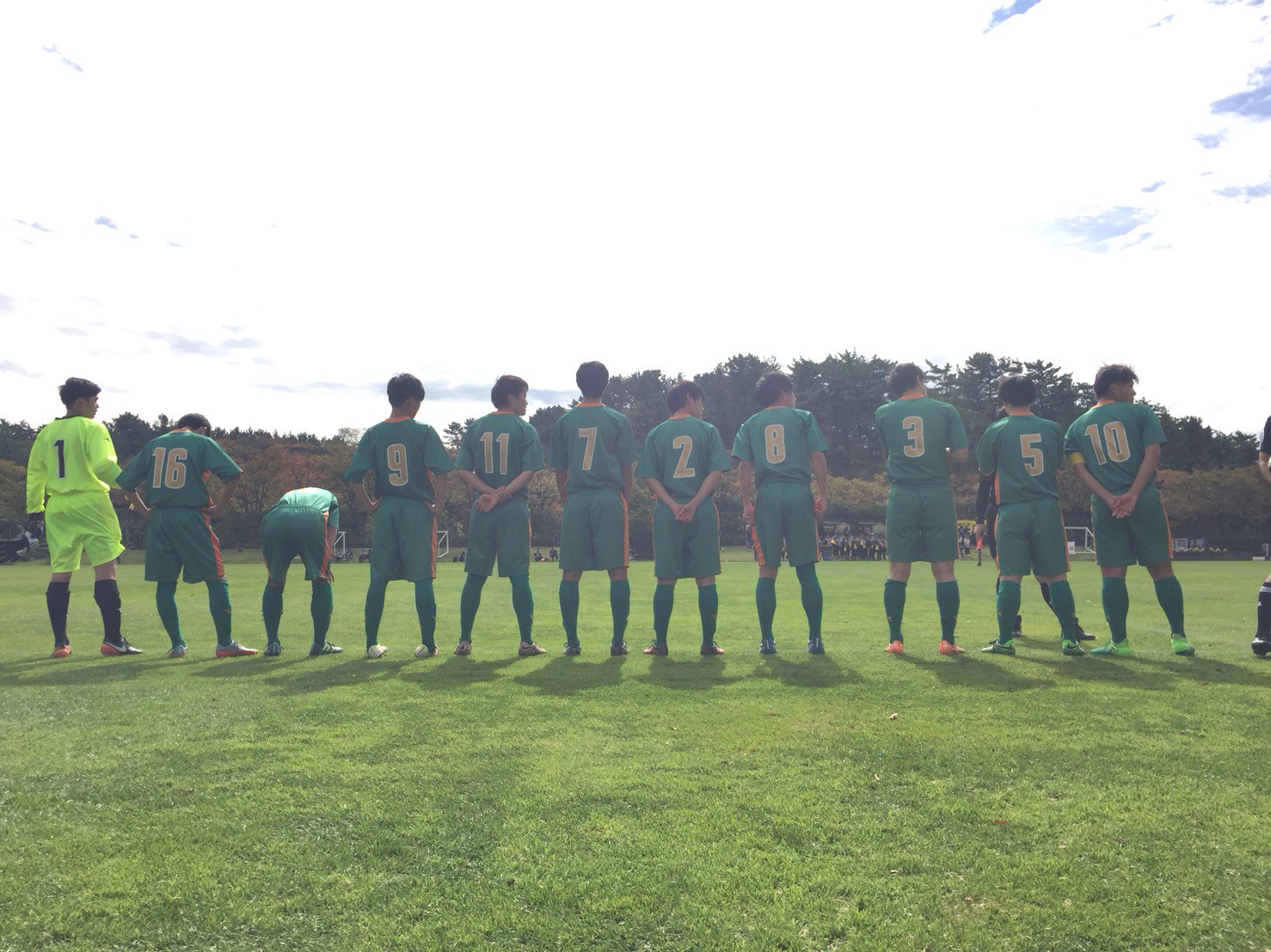 九里学園高等学校 A Twitteren サッカー部 全国高校サッカー選手権大会山形県大会 ３回戦 対羽黒 1ー5で負けました 後半残り10分まで1ー2でどうなるか分からない展開 最後は足が止まり失点してしまいましたが 優勝候補の羽黒を