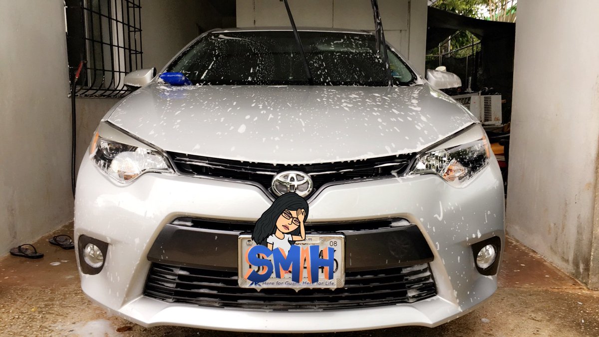 Carrliciouss's tweet photo. Cleaning my car even though it’s raining. It’s very much needed. #toyotacorolla #silvercorolla #aktoyota #smhthisrain 🙄🤦🏻♀️ https://t.co/C4yz6vzPkF