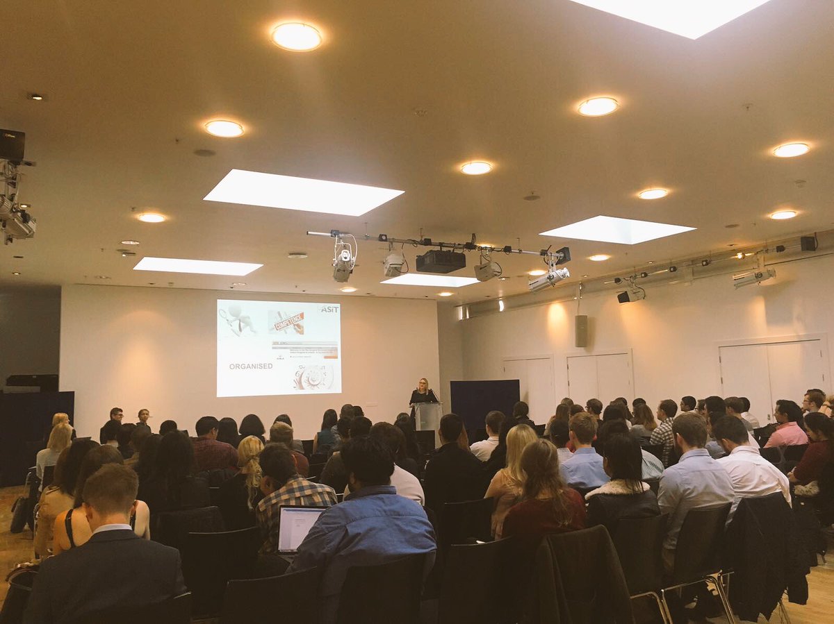 DrJamesGlasbey's tweet photo. Packed room for @ASiTofficial #P4CS today @RCSEd - lots of enthusiasm for the future of surgery! #ASiT2017 https://t.co/Ep3RHvwfYC