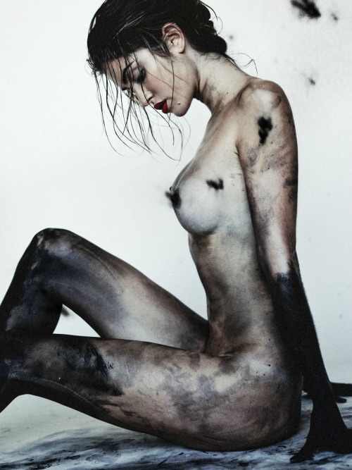 Mi55K1tty's tweet photo. Getting down and dirty 😉😈
#WeekendTasks 🌺🌷🌹🥀🌻🌼 https://t.co/ql3irSzUpX