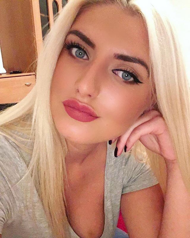 MarryOrSnog's tweet photo. RT for Marry💍 or LIKE for Snog💋 https://t.co/YuKQ6mp4hl