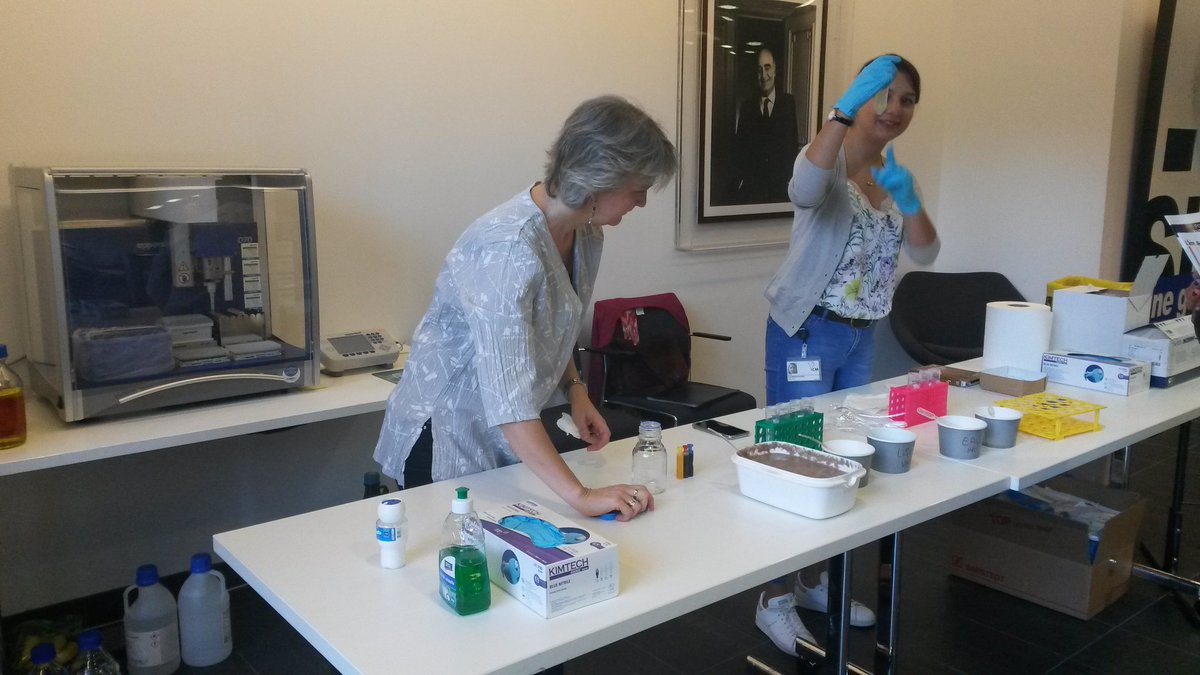 InstitutCerveau's tweet photo. Portes ouvertes aujourd'hui a l'ICM pour la fête de la #science. Venez rencontrer les #métiers de la #recherche @FeteScience #FDS2017 https://t.co/4PZotz2w2n