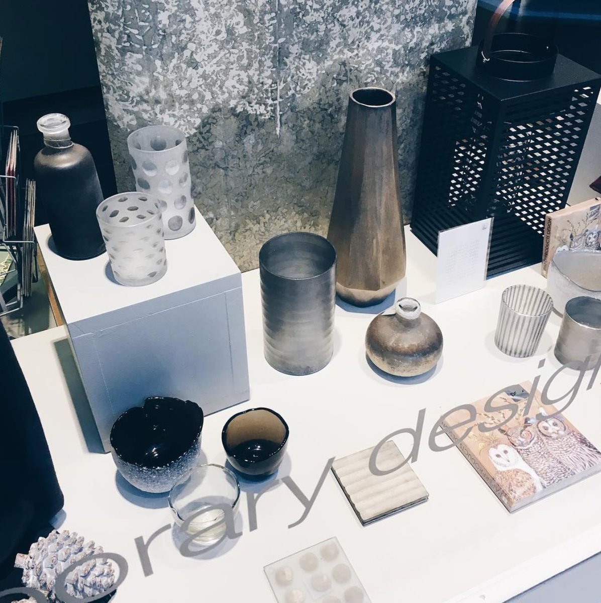 MoochiModo1's tweet photo. We did the Autumn window yesterday. Do you like it? #moochimodo #holt #norfolk #uk #autumn #darknights #cold #tutti #ppd #zoffany #interiordesign #gifts #accessories https://t.co/u1Z0DZ7PfM https://t.co/4P8OUMUZgu
