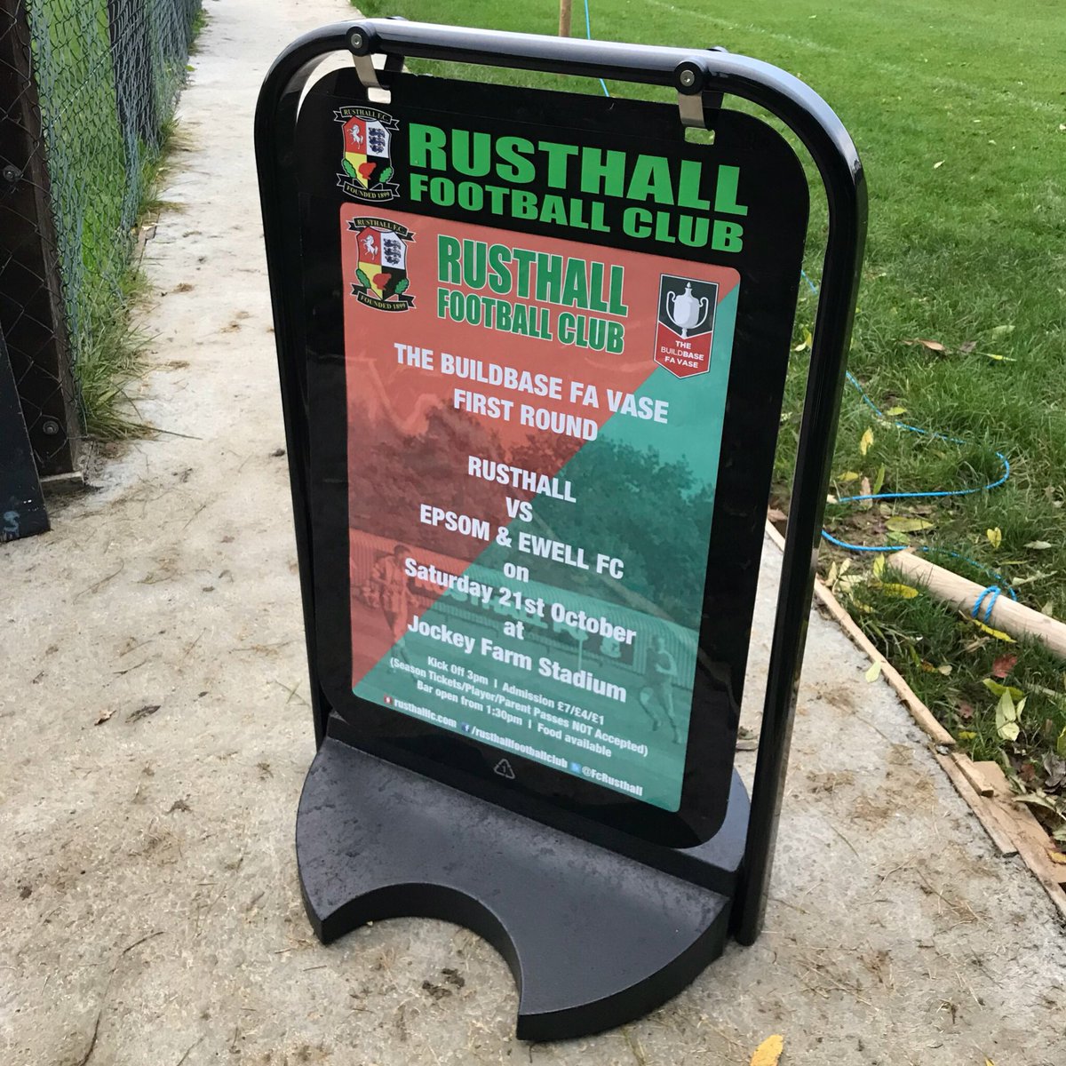 FCRusthall's tweet photo. 🎯Thank you to @PaulatSignal for turning around our pavement sign & poster order so fast this week! 🙌🏼 #SignalUK #Rusthall #RusthallFC 👍🏼 https://t.co/GYhHFQwher