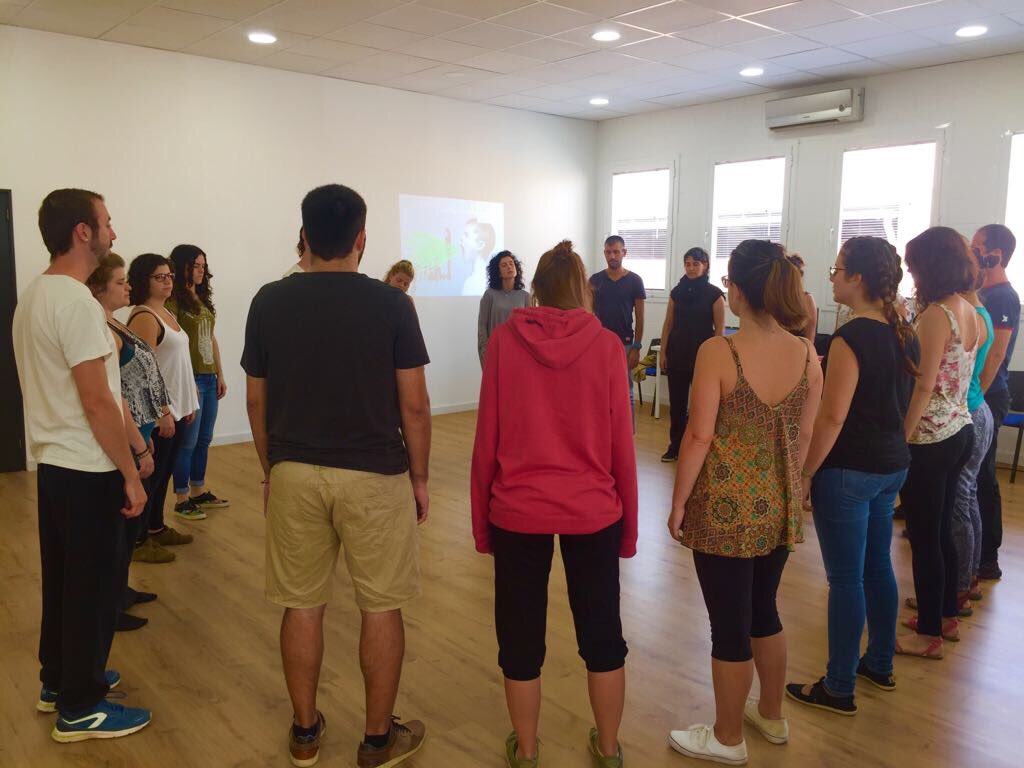 musicoopcat's tweet photo. Primer dia del curs DEFORMAT de la mà del soci @educoartista! #deformat #formació #ritme #creativitat https://t.co/Nxt5BElCJa