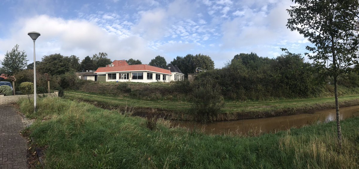 Van der Valk snoeit niet maar kapt. Mag de kap plaatsvinden? <a href="/zwolle/">Zwolle</a> #vandervalk gaat hier buiten vergunningen om! <a href="/ds_Zwolle/">deStentor_Zwolle</a> hoe zit dit?