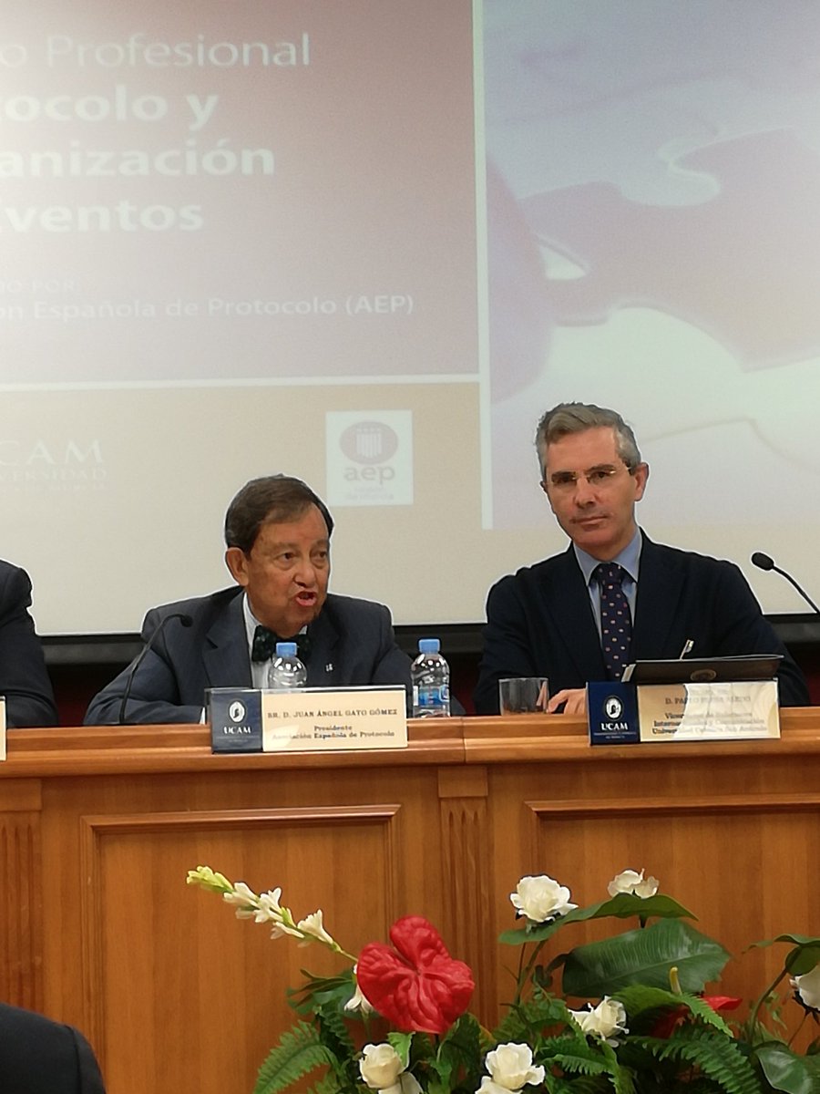 aeprotocolo's tweet photo. #ForoProtocolo, palabras  Pte. @aeprotocolo , @ProtocoloGato Mesa inaugural del II Foro Profesional Protocolo Organización Eventos en @UCAM https://t.co/VbFJA7Nq1Y
