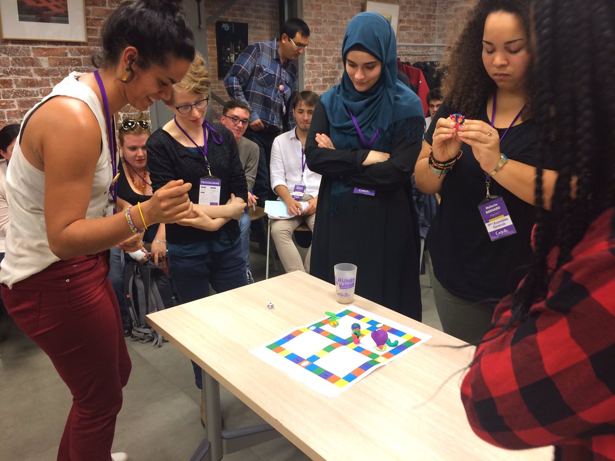 CxtValence's tweet photo. Formation ludique avec un Trivial poursuit ! #AGCoexister https://t.co/Mcp1xd8O0s