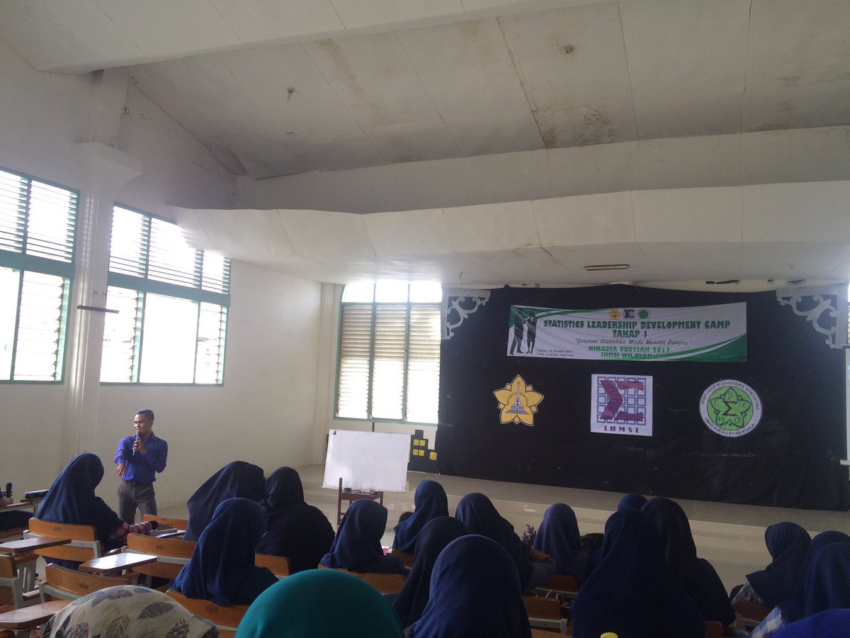 Statistika_usk's tweet photo. Pemateri kedua disampaikan oleh bang Amrina, S. Kom. beliau pernah menjabat ketua BEM FMIPA USK 2014-2015 https://t.co/mZXz5f01Lu