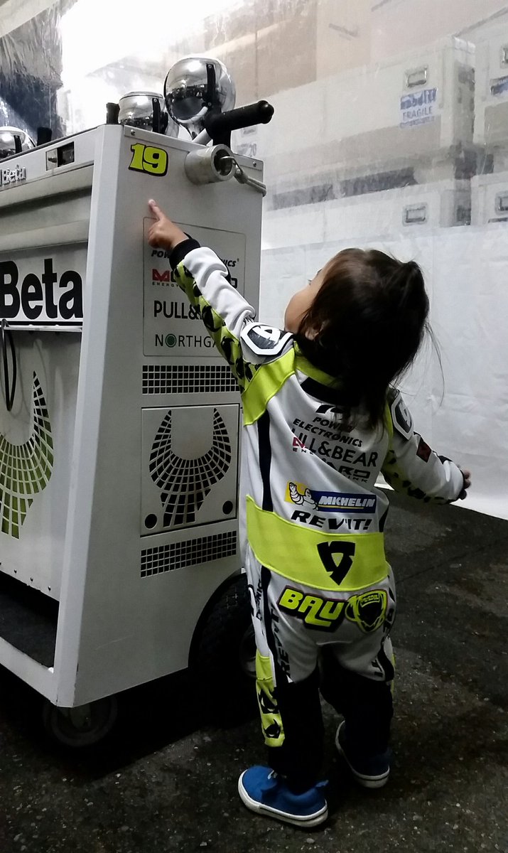 AsparTeam's tweet photo. Meet Kutaro, @19Bautista's youngest fan at the #JapaneseGP 😍 https://t.co/mkacPzUfnn