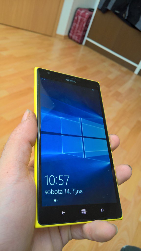 Steny48's tweet photo. @FrantisekSafr 😉 #Lumia1520 #stillhave #WinCZ https://t.co/4Cxv21oLtS