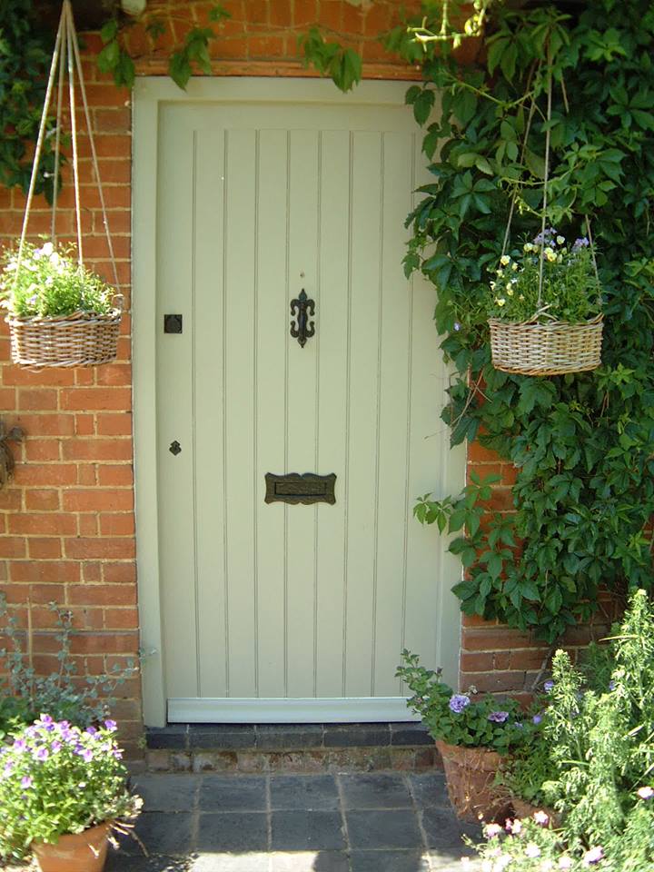 WaterhallJoin's tweet photo. Bespoke #frontdoors a grand entrance to your home #externaldoors #doors #woodendoors #bespokejoinery https://t.co/hnZJFQy1hK