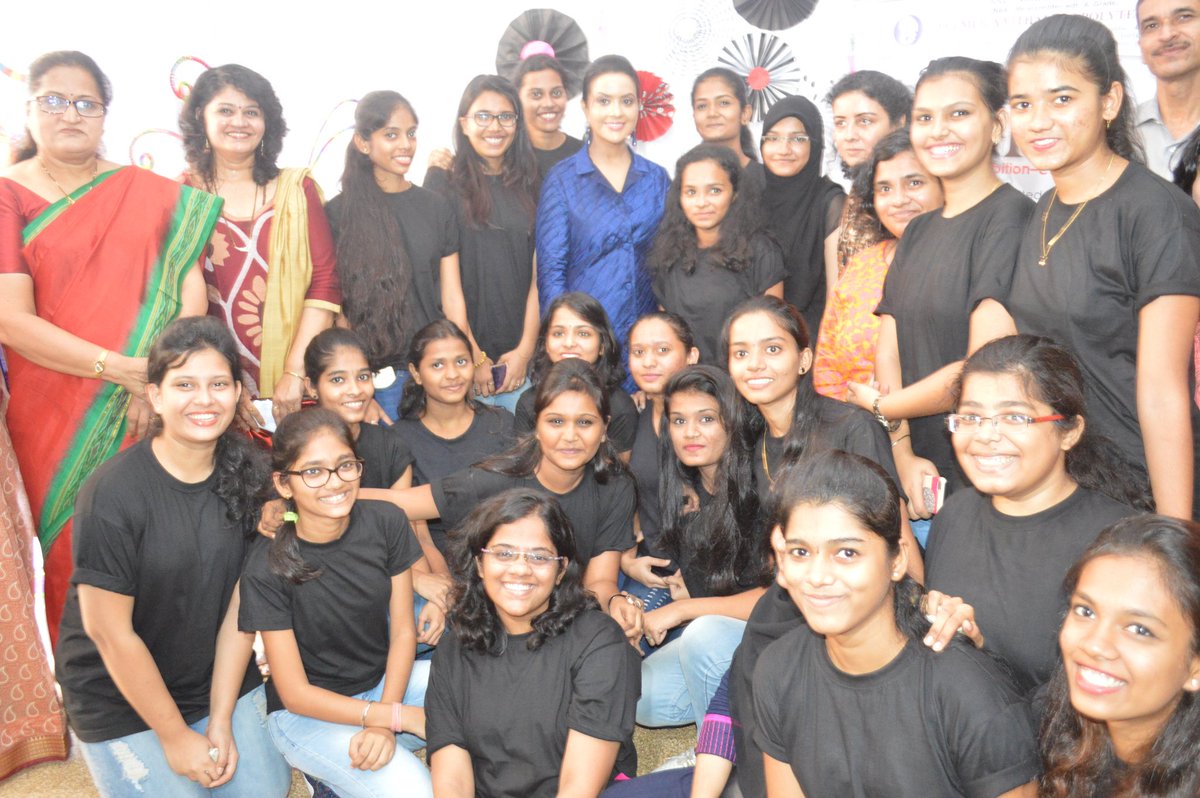 pinkumanno's tweet photo. The Art Haat -Exhibition of PV Polytechnic has been inaugurated by Ms Amruta Fadnavis....
Thank u @fadnavis_amruta  mam &amp; @ShashiWanjari mam https://t.co/DKiYlW4trF