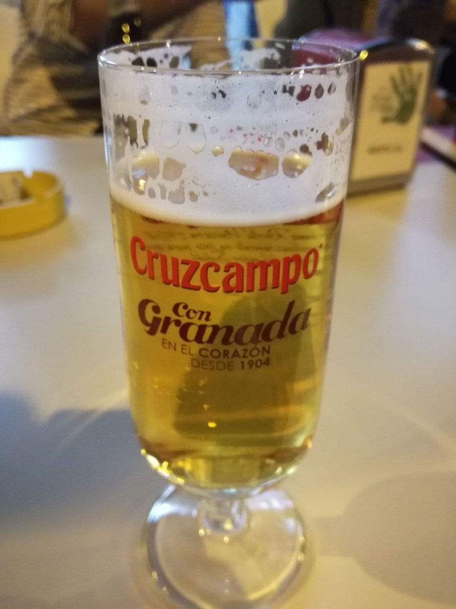 arantxa_toms's tweet photo. Cuando una cerveza tiene competencia...#CervezasAlhambra https://t.co/QUA43B3Cmy