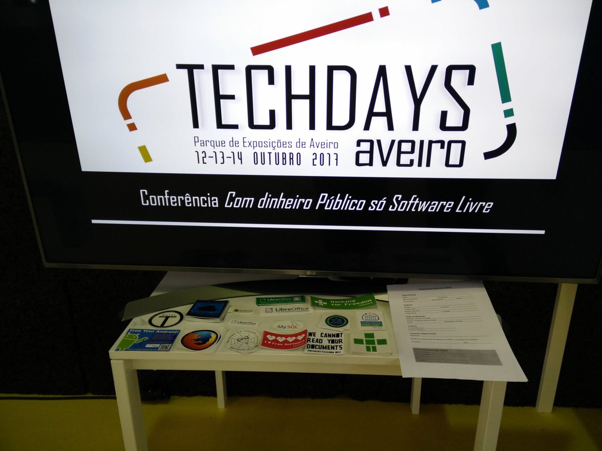 paulasimoes's tweet photo. Dinheiro Público? Código Público! no #techdays2017 quase a começar no Pavilhão A Auditório Amorim. They have stickers! https://t.co/SkSgk93cGn