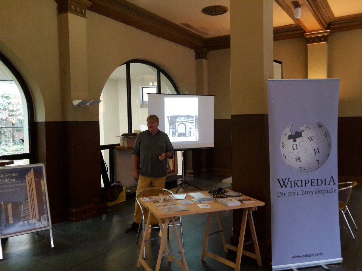 Wikipe_Wedding's tweet photo. Und wieder Öffentlichkeitsarbeit. Diesmal Bibliothek am Luisenbad. Sind noch bis 13 Uhr da. https://t.co/TMNQbrO6S1