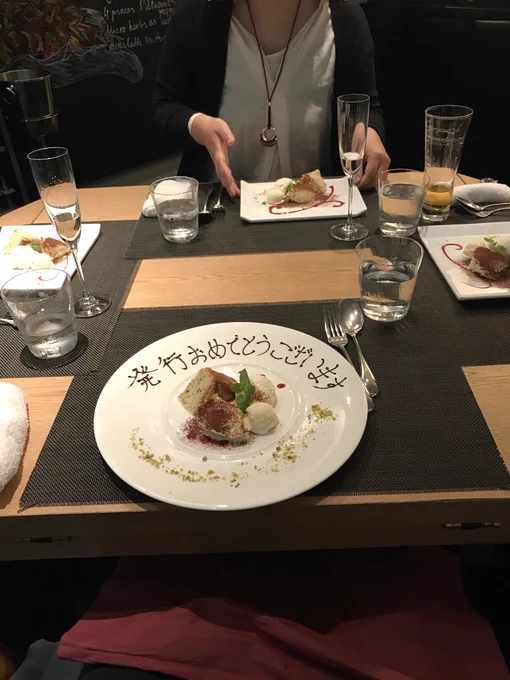 フロイドが予約してくれたお店でお疲れ様会!
本当に本当にお疲れ様っした!!!
間宮さんのスケブ!!!ひゃーーーーっ♡♡♡ 