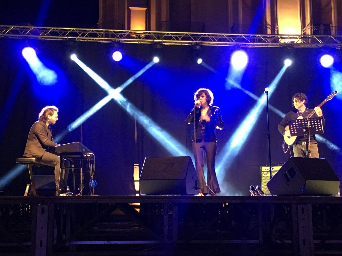 Ollyapartments's tweet photo. #Comiso #Sicilia #carmenalessandrello #concert #music #fonoprint #fonoprintstudios https://t.co/dmNKBGzzUa