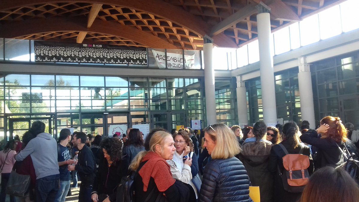 ZonaRosaPisa's tweet photo. Sta arrivando tantissima gente al Polo Porta Nuova e anche noi siamo presenti con un banchetto informativo sul nostro spazio! #nonunadimeno https://t.co/lcuvyuzaoT