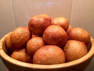 AlimoshoOnline's tweet photo. Ok guys... Tell us where you get the best 'Puff Puff' in Alimosho .... Egbeda , Igando, Ikotun or Ipaja?

#WeekendFun #PuffPuffLovers https://t.co/QY2z52Dap1