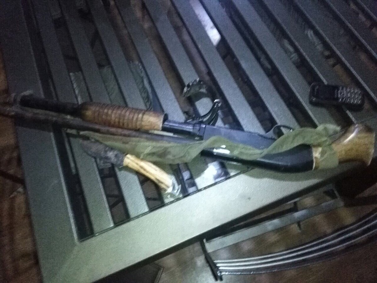 IanCameron23's tweet photo. FARM MURDER: Weapons used in potchefstroom farm murder last night. Farmer shot at point blank range with shotgun. https://t.co/oZvSQwAGnR