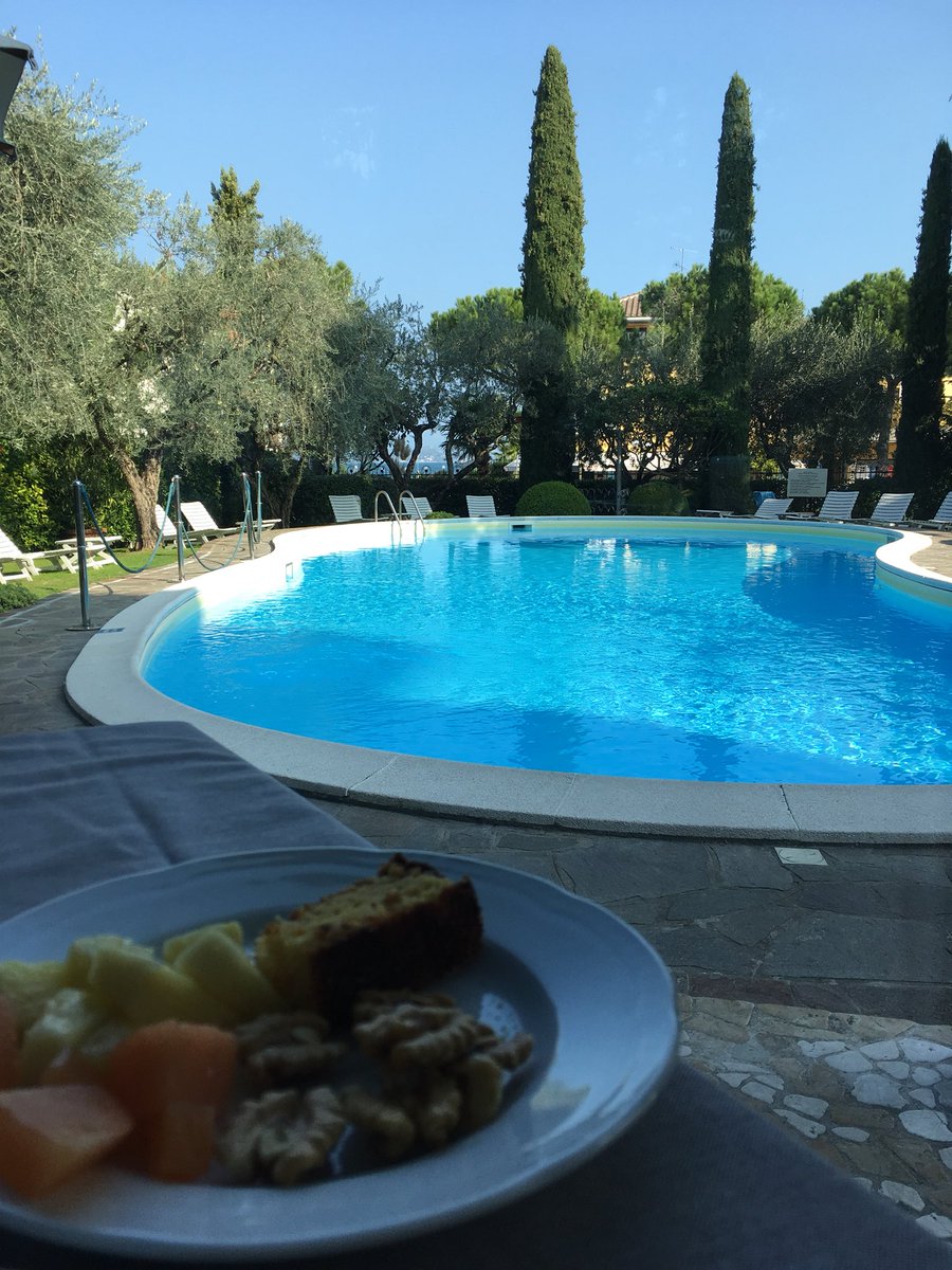 risaleomar's tweet photo. #sfidabreakfast @touristtrade da Desenzano del Garda, bellissimo Hotel @PiccolaVela ⛵️ https://t.co/X6LPF46zgK